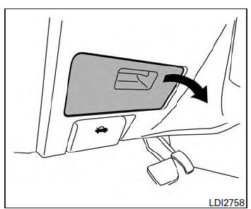 Nissan Maxima. Extended storage switch