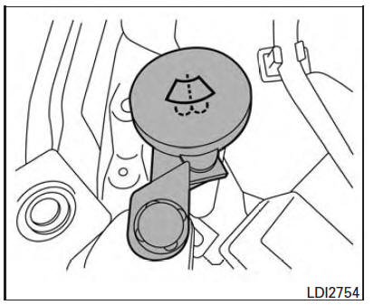 Nissan Maxima. Windshield-washer fluid reservoir